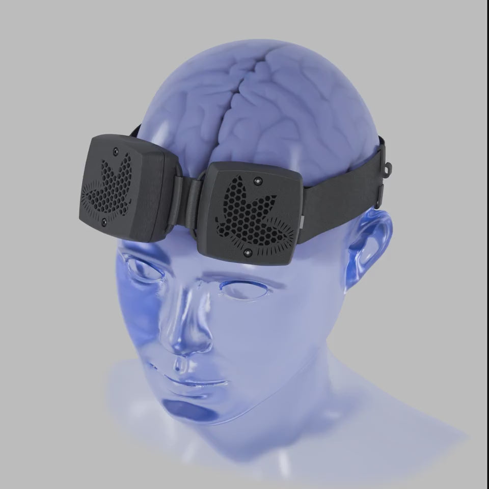 Animation 3D du casque Neuro+ et du cerveau.